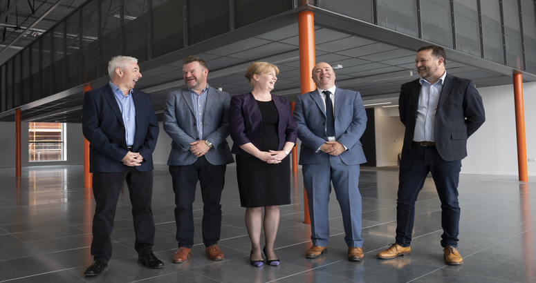 Paul Kerr, Managing Director, Scottish Water Horizons, Scott Mathieson, Network Planning and Regulation Director, SP Energy Networks, Deputy First Minister Shona Robison, Martin McKay, Chief Executive, Clyde Gateway and Tim Metcalfe, Managing Director, Keepmoat Homes Green Heating in Dalmarnock
